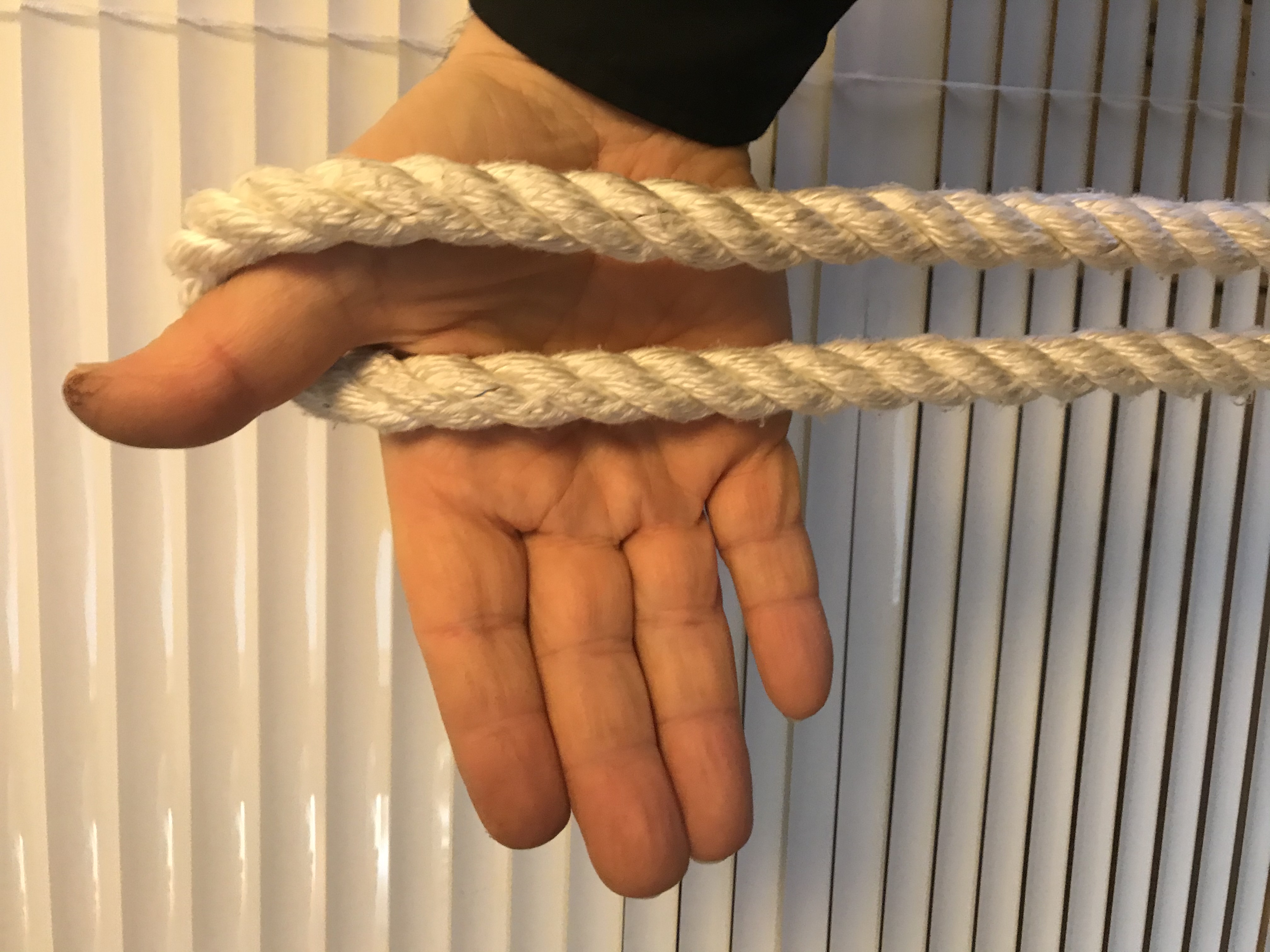 Étape 1 : formation de la première boucle du noeud cabestan